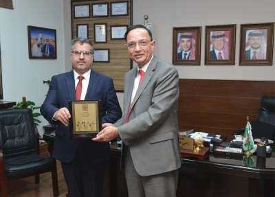 رئيس جامعة البترا يبحث سبل التعاون الأكاديمي مع وفد كلية إدموندز