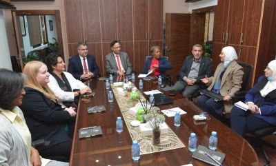 رئيس جامعة البترا يبحث سبل التعاون الأكاديمي مع وفد كلية إدموندز