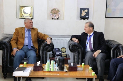 رئيس جامعة عمّان العربية يستقبل وفدًا من بلدية بيرين