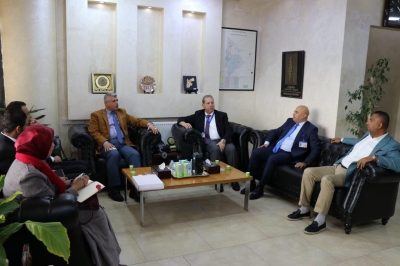 رئيس جامعة عمّان العربية يستقبل وفدًا من بلدية بيرين