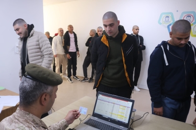 الجيش يبدأ بإجراء الفحوصات الطبية للمكلفين بخدمة العلم - صور