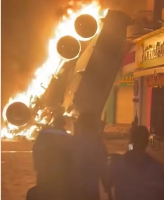 مصر.. سقوط شاحنة نقل من أعلى كوبري يخلف ضحايا وخسائر بالغة - (فيديو - صور)