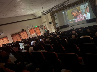 كلية الآداب في جامعة الزيتونة الأردنية تنظّم عرض فيلم باللغة الإنجليزية لتعزيز مهارات الحوار لدى الطلبة