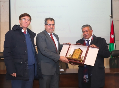 جامعة البترا تستضيف (ملتقى نقد الشعر الخامس) بمناسبة اليوم العالمي للغة العربية