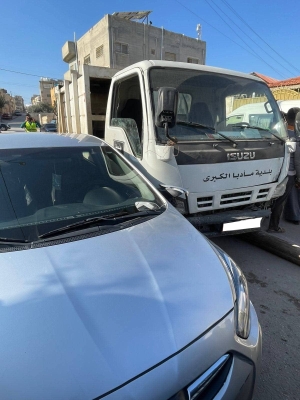 تدهور ضاغطة نفايات يتسبب بأضرار مادية في مادبا - صور