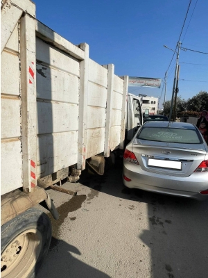 تدهور ضاغطة نفايات يتسبب بأضرار مادية في مادبا - صور