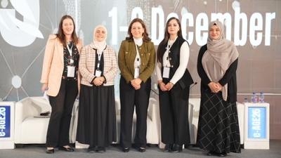 كلية الصيدلة في عمان العربية تشارك في مؤتمر e-AGE25