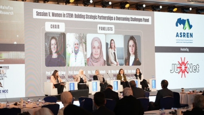 كلية الصيدلة في عمان العربية تشارك في مؤتمر e-AGE25