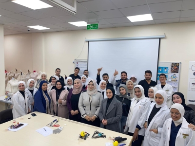 نشاط تعاوني بين قسم تصميم الأزياء وكلية التمريض في الزيتونة لتعزيز الوعي بالسلامة العامة والإسعافات الأولية