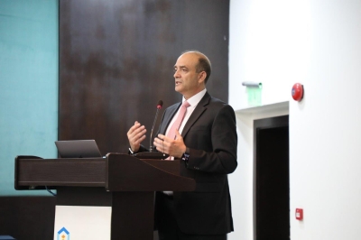البروفيسور عمر حتاملة في جامعة عمّان العربية: الذكاء الاصطناعي بوابة المستقبل