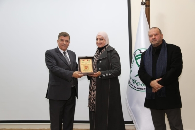 رئيس جامعة الزيتونة الأردنية يكرّم الفرق الفائزة في أولمبياد اللغة الإنجليزية العالمي 2025