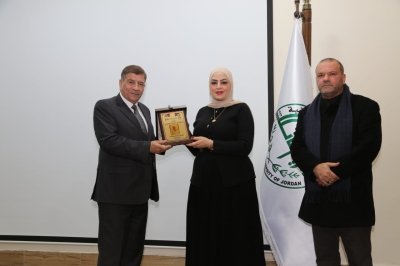رئيس جامعة الزيتونة الأردنية يكرّم الفرق الفائزة في أولمبياد اللغة الإنجليزية العالمي 2025