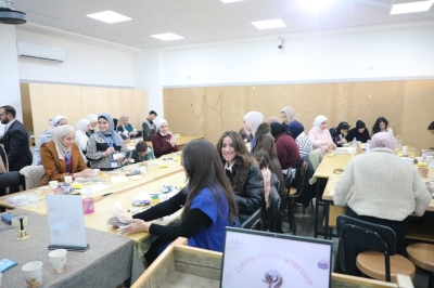 قسم هندسة العمارة في (عمان العربية) ينظم ورشة عمل إبداعية في التشكيل بالصلصال