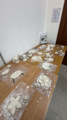 قسم هندسة العمارة في (عمان العربية) ينظم ورشة عمل إبداعية في التشكيل بالصلصال