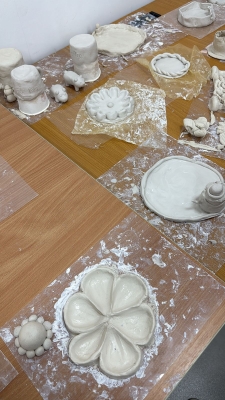 قسم هندسة العمارة في (عمان العربية) ينظم ورشة عمل إبداعية في التشكيل بالصلصال