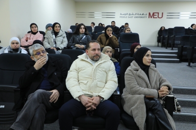 (الشرق الأوسط) تُجري انتخابات الأندية الطلابية 