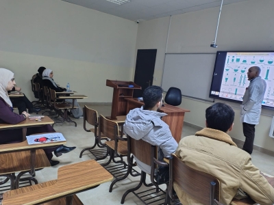 كلية الصيدلة في عمان العربية تنظم محاضرة توعوية بعنوان: التعامل مع المواد الكيميائية والسلامة العامة في المختبرات