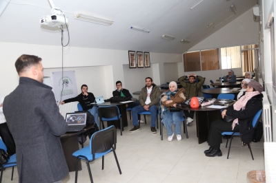 عمادة شؤون الطلبة في جامعة الزيتونة الأردنية تعقد ورشة تدريبية حول العمل الحر والتجارة الإلكترونية