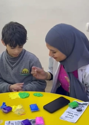 كلية التمريض في جامعة الزيتونة تنفذ فعاليتين صحيتين للأطفال ذوي الإعاقة وأهاليهم