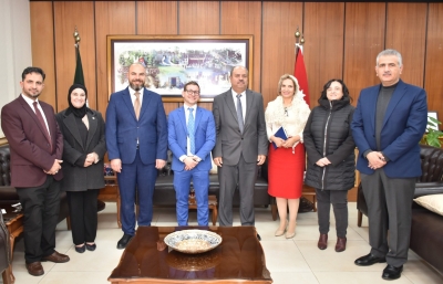 منظمة إيطالية تبحث استقدام خريجي تمريض اليرموك