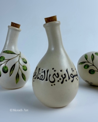 ضمرة تُبدع في تحويل الطين إلى قطع فنية نابضة بالحياة وتقول اني بميراث قومي فخور