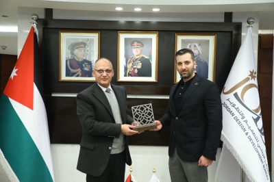 بحث سبل التعاون بين الشرق الأوسط والمركز الأردني للتصميم والتطوير