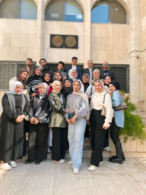 جامعة عمان العربية تنظم زيارة علمية لتعريف طلبة قسم التمويل بتاريخ نشأة النقد في الأردن