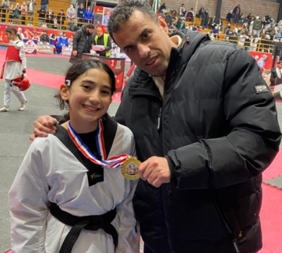 اللاعبتان جنى ونور الشخانبة تتوجان بذهبية بطولة الفرسان الدولية