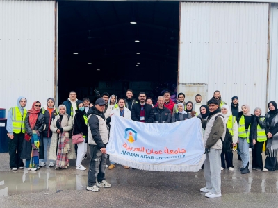 جامعة عمان العربية تنظم زيارة ميدانية إلى بنك الملابس لتعزيز العمل التطوعي