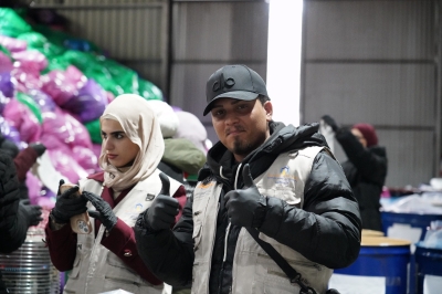 جامعة عمان العربية تنظم زيارة ميدانية إلى بنك الملابس لتعزيز العمل التطوعي