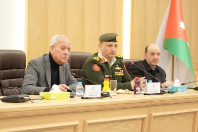 (صناعة عمان) تبحث تعزيز تواجد المنتجات الوطنية في أسواق (الاستهلاكية العسكرية)