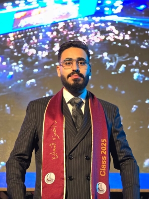 معاذ البدور يهنئ هشام المعابرة بتخرج نجله حمزة في الطب البشري