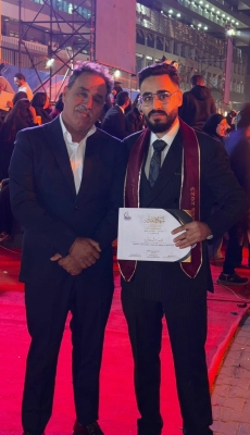 معاذ البدور يهنئ هشام المعابرة بتخرج نجله حمزة في الطب البشري