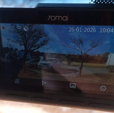 بلدية معان تركب كاميرات مراقبة على مركباتها لرصد مخالفات رمي النفايات