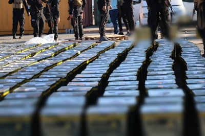 (محاولة تهريب معقّدة لإحدى دول الجوار).. الأمن السوري يضبط شحنة ضخمة من مادة الكوكايين السائلة المخدِّرة - صور