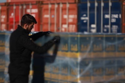 (محاولة تهريب معقّدة لإحدى دول الجوار).. الأمن السوري يضبط شحنة ضخمة من مادة الكوكايين السائلة المخدِّرة - صور