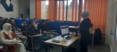 كلية الأعمال في جامعة عمان العربية تسلط الضوء على قصة نجاح خريجتها إسراء المومني