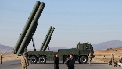 زعيم كوريا الشمالية وابنته يشرفان على تجربة صاروخية  - صور