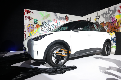 جيلي  EX2مصمّمة لعصر جديد من التنقّل الحضري – فيديو وصور