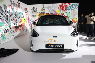 جيلي  EX2مصمّمة لعصر جديد من التنقّل الحضري – فيديو وصور