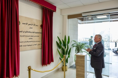 الملك يفتتح مجمع طب وجراحة الفم والأسنان العسكري