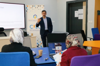 كلية الصيدلة في عمان العربية تستضيف الخبير الرواشدة لتعزيز مهارات الطلبة في التكنولوجيا الحيوية الصيدلانية