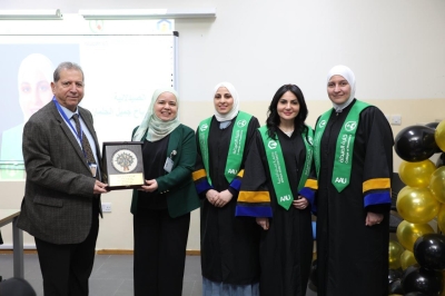 جامعة عمان العربية تحتفي بتخريج الدفعة الأولى من ماجستير اليقظة الدوائية والشؤون التنظيمية - صور