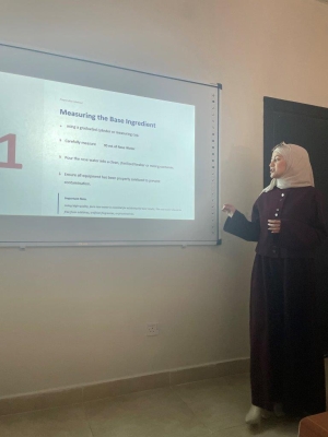 طلبة كلية الصيدلة في عمان العربية يحولون المعرفة النظرية إلى منتجات صيدلانية وتجميلية مبتكرة