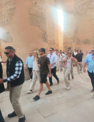 شاهد: جولة سياحية لتيفاني ترمب وزوجها في مدينة الأقصر