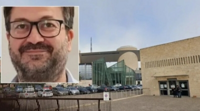 بسبب غمضة عين .. موظف يُفصل من وظيفته