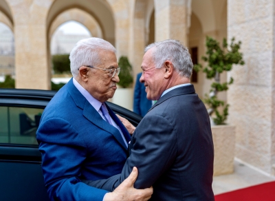 الملك يستقبل الرئيس الفلسطيني