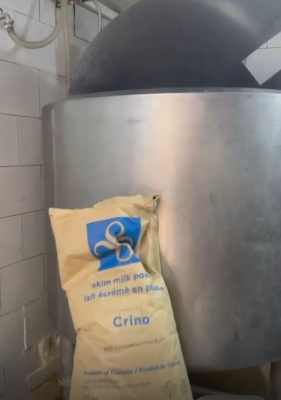 الغذاء والدواء تغلق مصنع ألبان يستخدم الحليب المجفف - صور