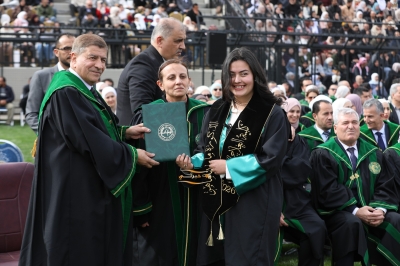 جامعة الزيتونة الأردنية تحتفل بتخريج الفوج الثلاثين من طلبة الفصل الاول 2025/2026