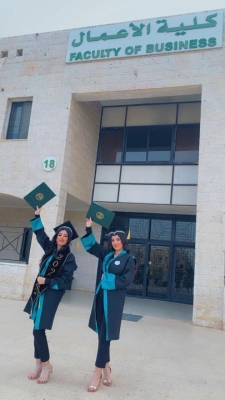 الهنوف والعنود القرامسة .. مبارك التخرج